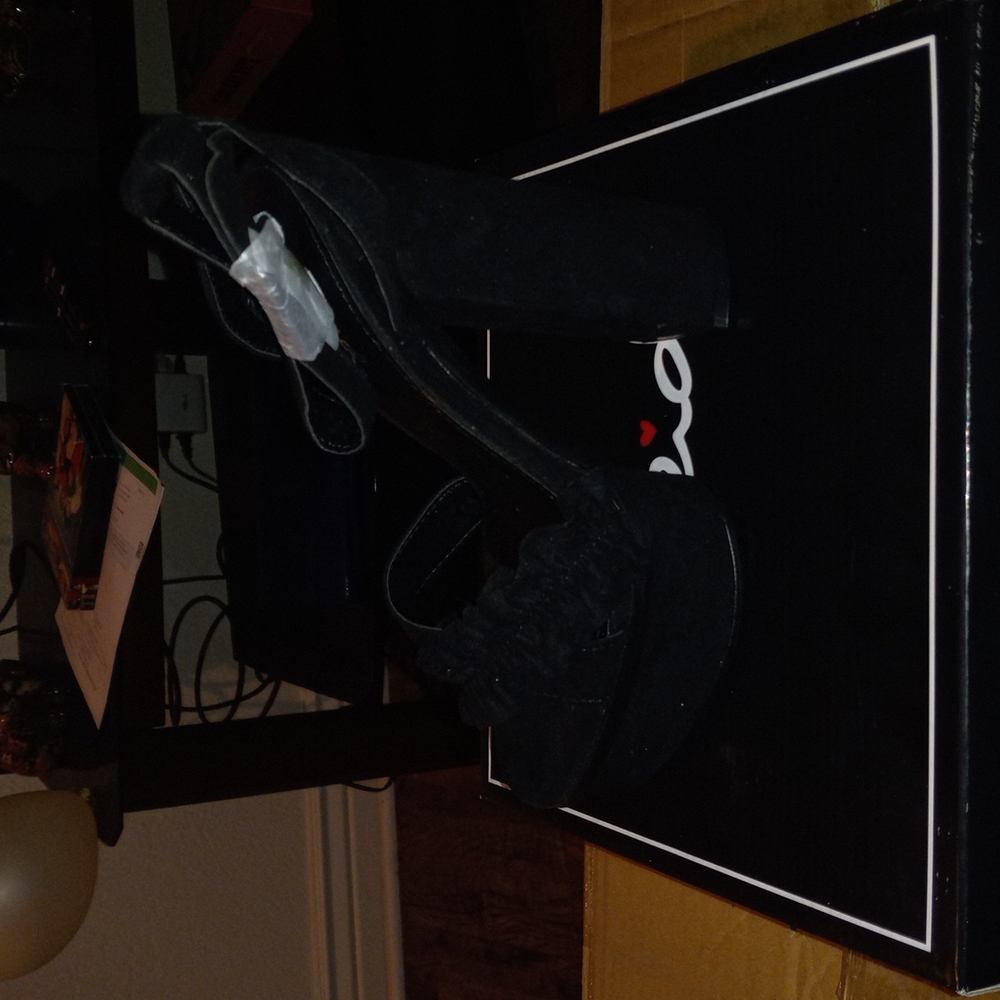 Qupid brand, size 6, black suede